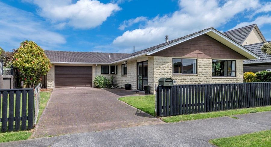  at 18 Reeves Street, Waikanae Beach, Waikanae