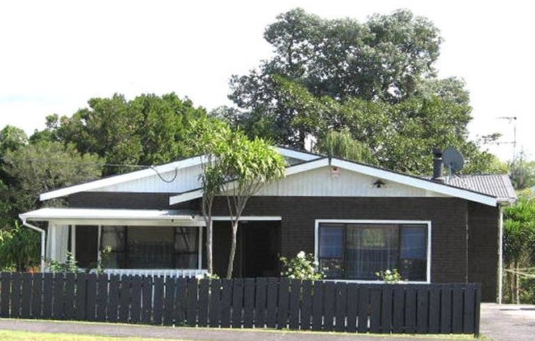  at 11 Hutchinson Ave, New Lynn, Waitakere City, Auckland