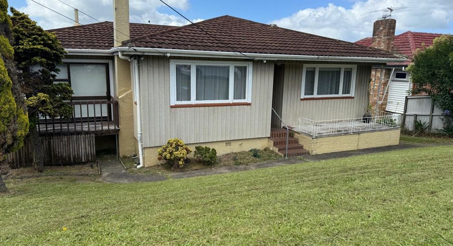  at 2 Currey Crescent, Milford, North Shore City, Auckland