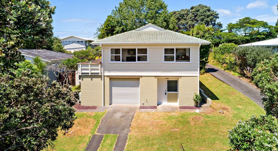  at 8 Hamilton Place, Glenfield, Auckland