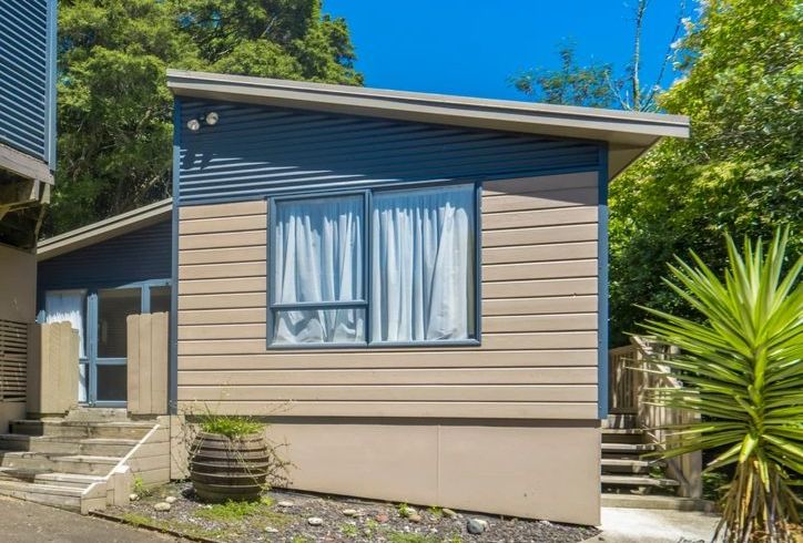  at 2/8a Montressor Place, Mellons Bay, Manukau City, Auckland