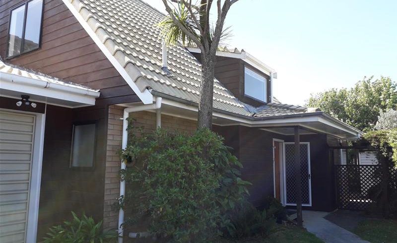  at 1/13 Pinewood Grove, Botany Downs, Auckland