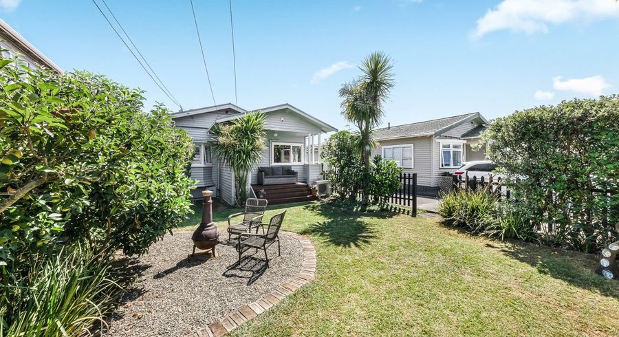  at 22 Muripara Avenue, Point Chevalier, Auckland City, Auckland
