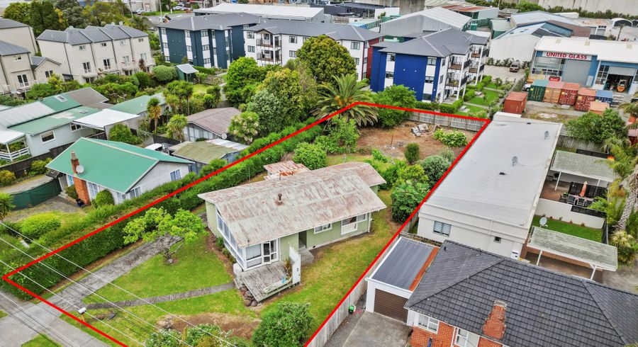  at 10 Keeling Road, Henderson, Auckland