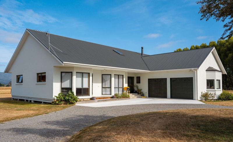  at 52 Lincoln Road, Carterton