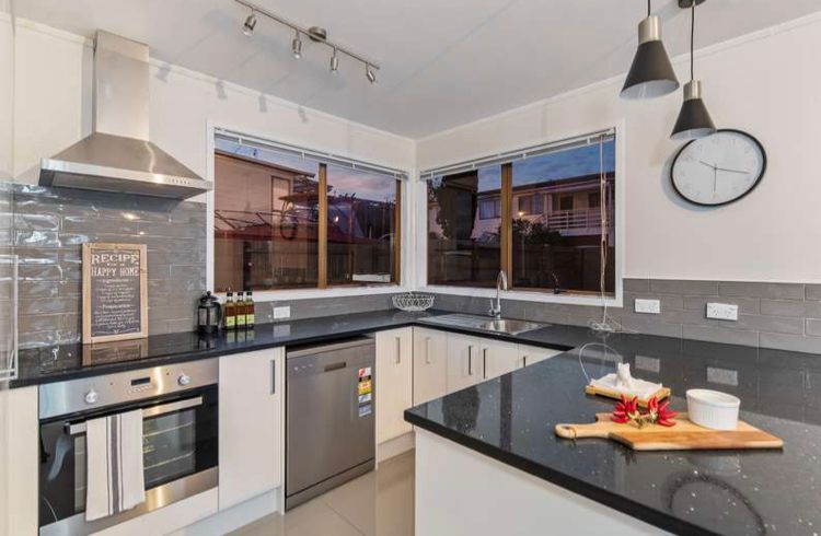  at 4 Caringbah Drive, Papatoetoe, Auckland