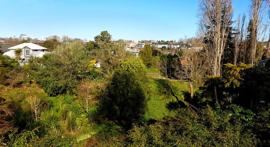  at 30 Riverview Terrace, Fairfield, Hamilton