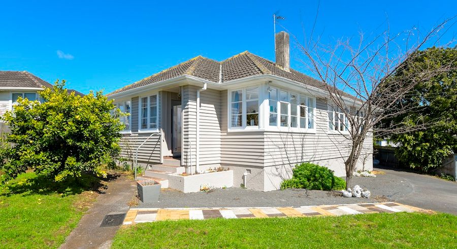  at 17 Anderson Avenue, Point England, Auckland