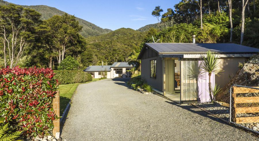  at 6 Kaimiko Place, Ōkiwi Bay