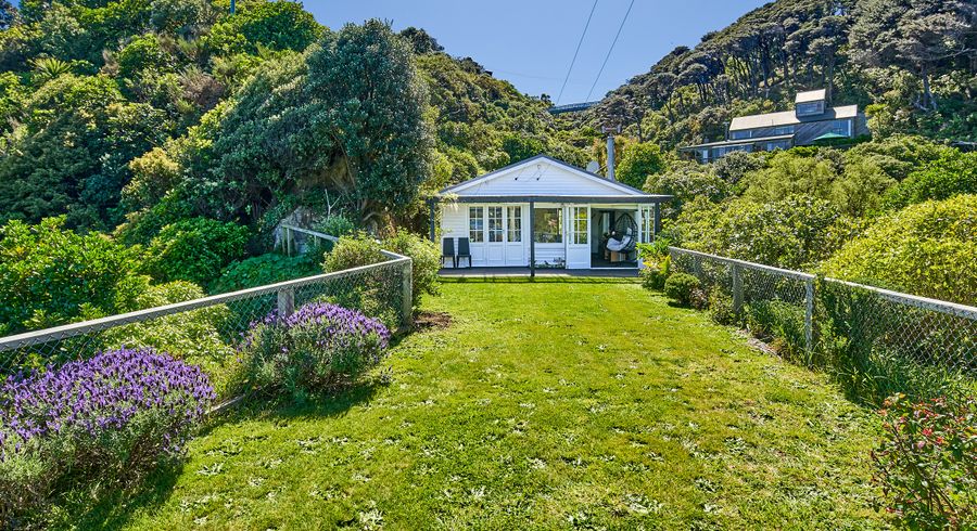  at 121 Marine Drive, Sorrento Bay, Lower Hutt