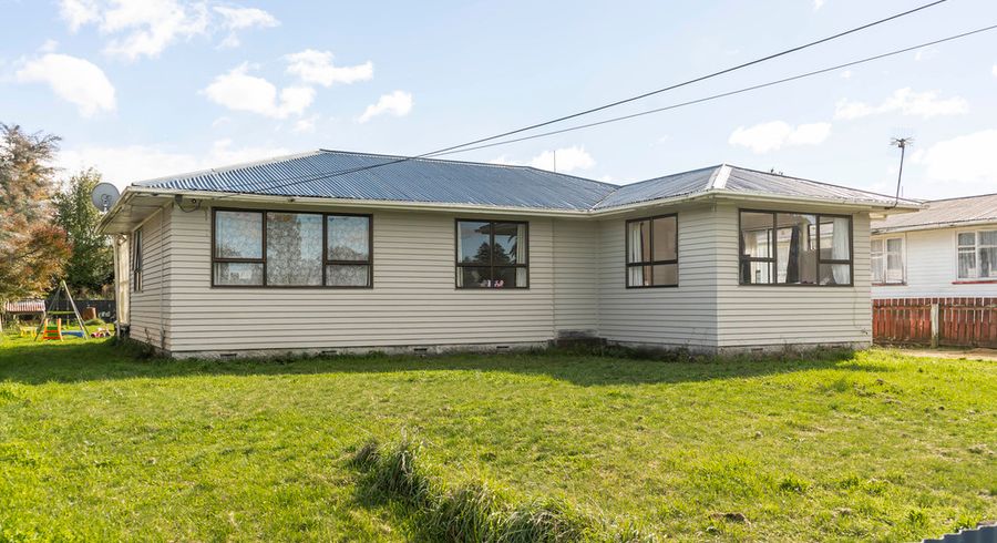  at 112 Oxford Street, Lansdowne, Masterton