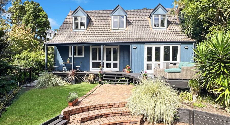 at 9 Brownie Road, Laingholm, Auckland