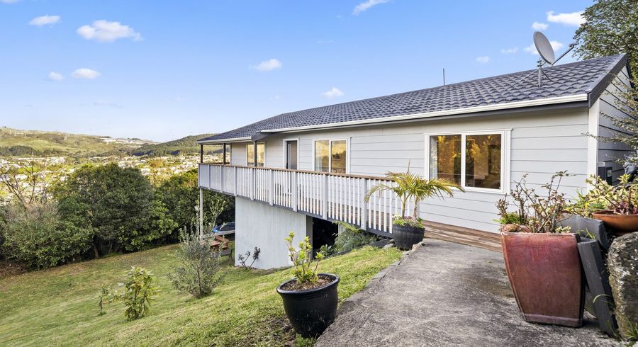  at 33 Westhaven Drive, Tawa, Wellington