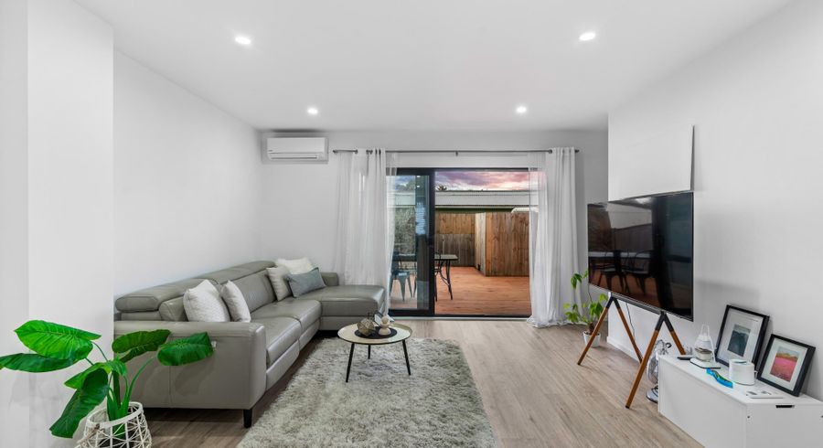  at 37 Eileen Newey Place, Henderson, Waitakere City, Auckland