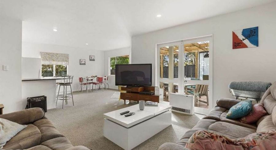  at 2/51 Fields Parade, Oteha, North Shore City, Auckland