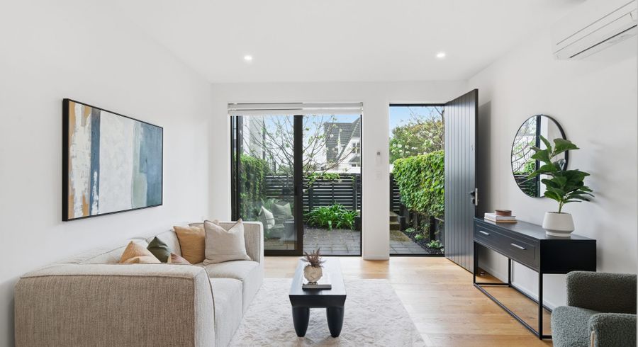  at 2/4 Glen Atkinson Street, Saint Heliers, Auckland City, Auckland