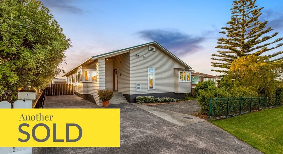  at 11 Cleve Road, Green Bay, Auckland
