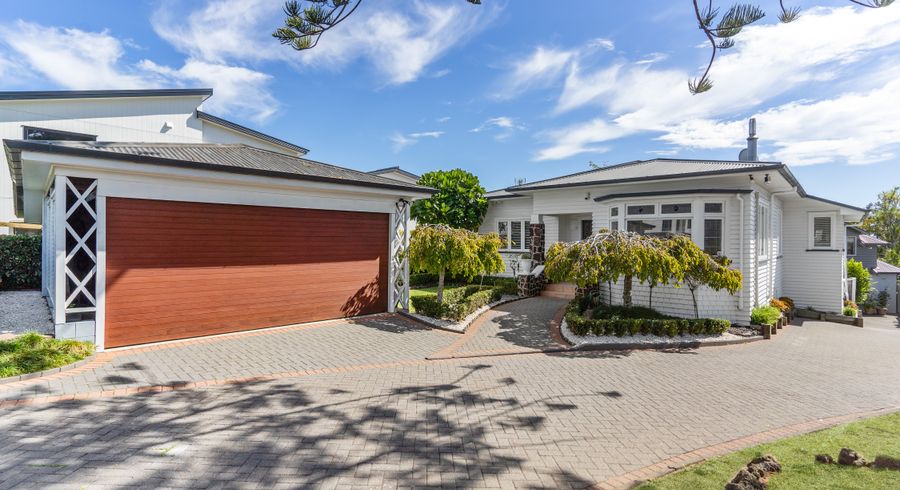  at 6 Worcester Road, Meadowbank, Auckland