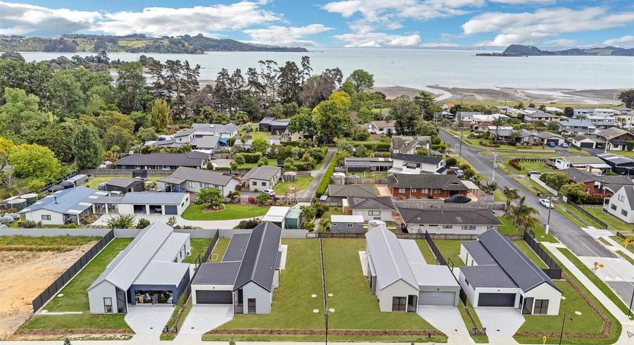  at 5 Mataikokako Loop, Kawakawa Bay, Manukau City, Auckland