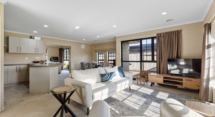  at 8 Cleveland Heights, Kelvin Grove, Palmerston North