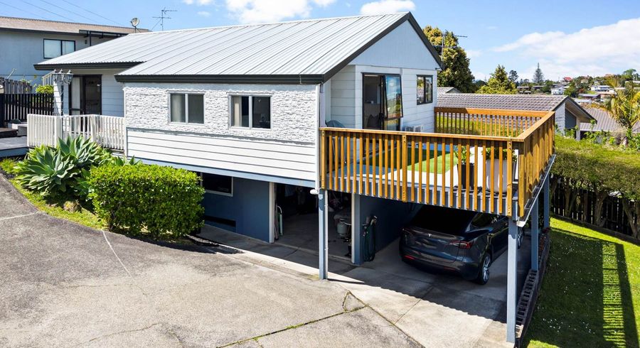  at 2/84 Totaravale Drive, Totara Vale, North Shore City, Auckland