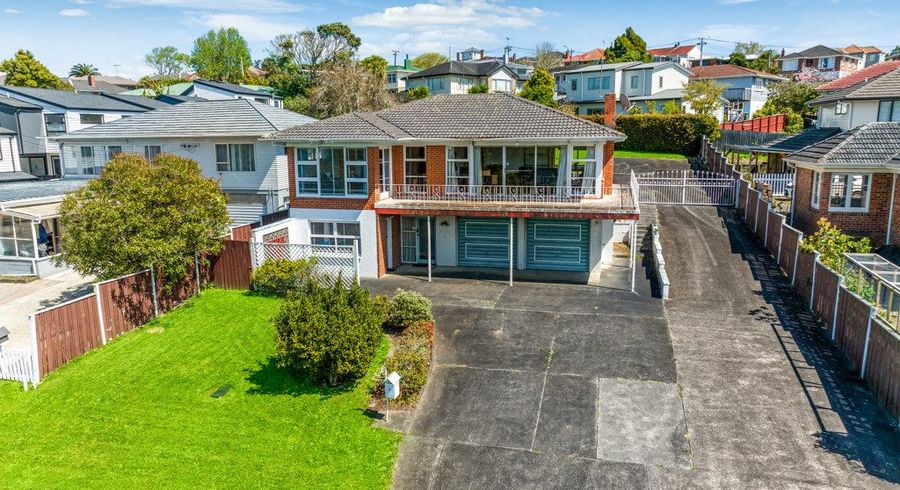  at 9 Griffen Park Road, Mount Roskill, Auckland