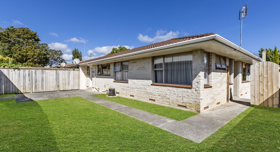  at 2/28 Oakland Avenue, Papatoetoe, Auckland