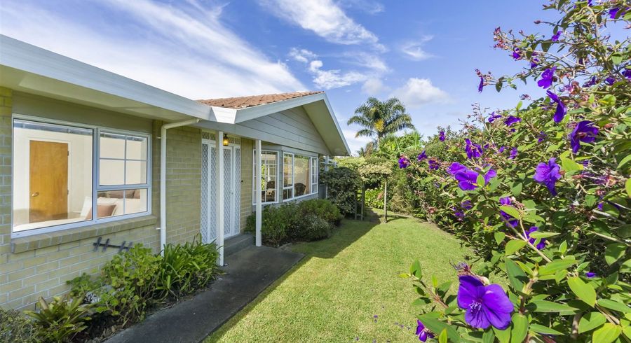  at 3 Delisle Place, Windsor Park, Auckland