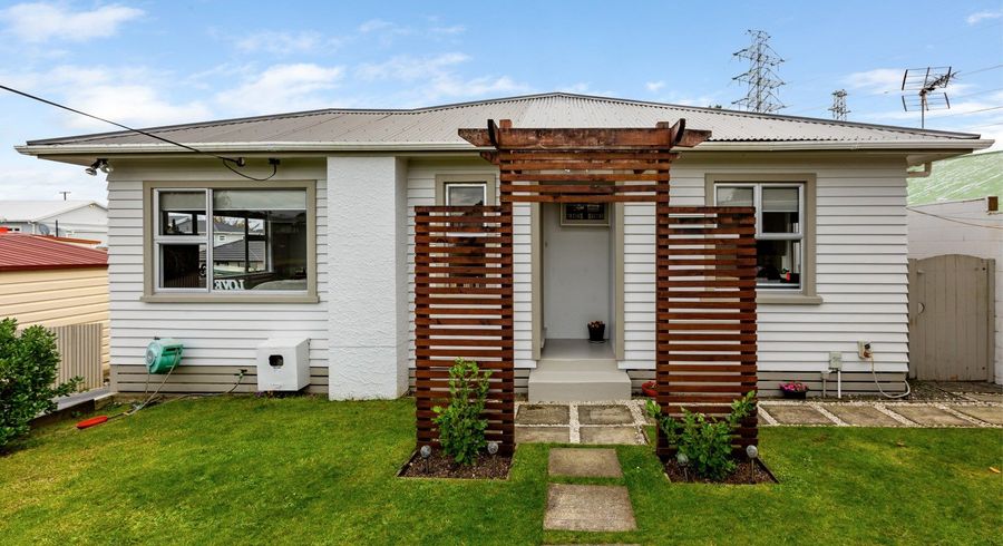  at 7 Saxton Road, Upper Vogeltown, New Plymouth