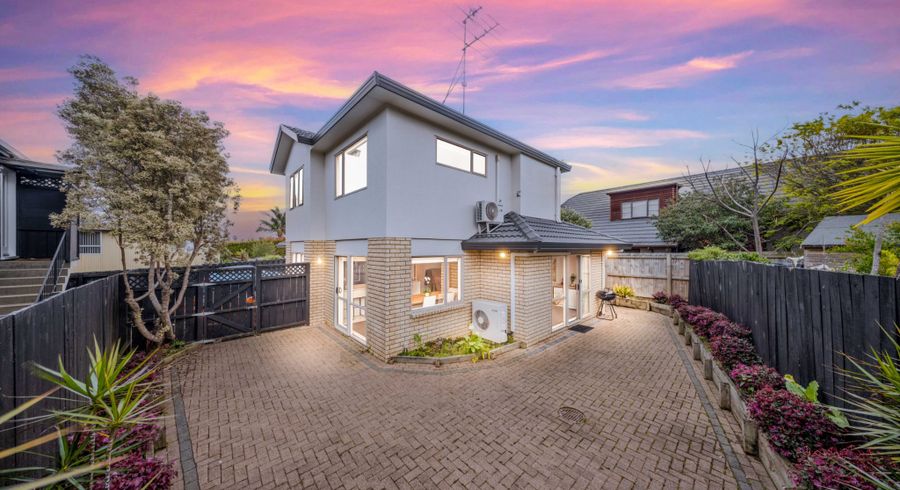  at 2/13 Fratley Avenue, Farm Cove, Manukau City, Auckland