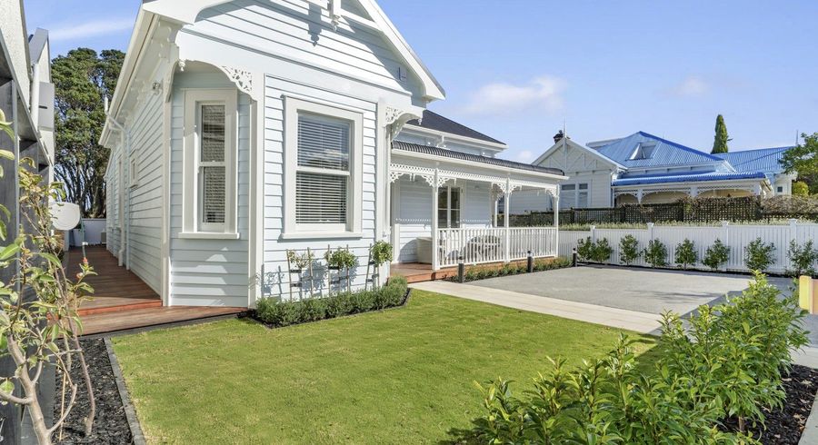  at 4 Clarence Road, Northcote Point, North Shore City, Auckland