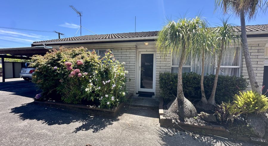  at 13 Roberts Road, Glenfield, Auckland