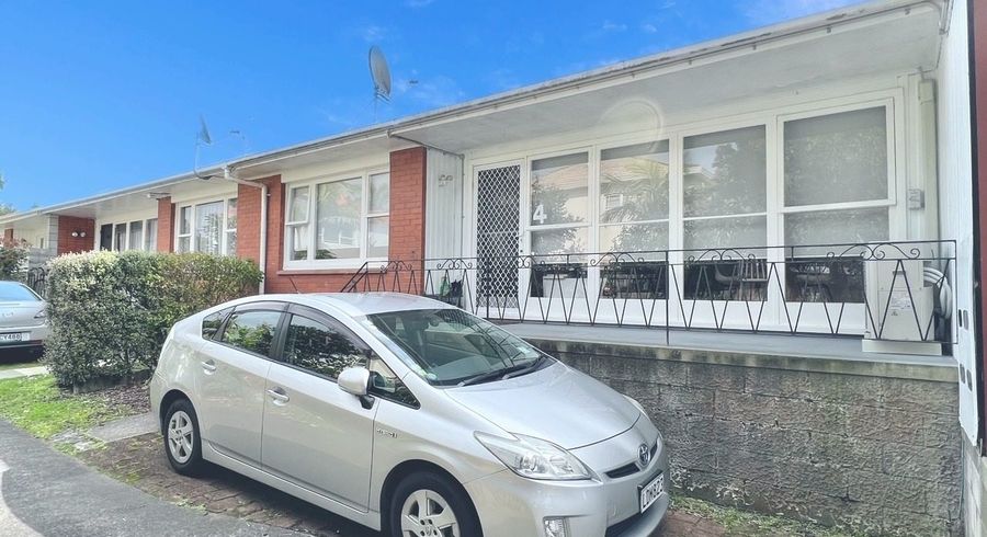  at 4/8 Tawera Road, Greenlane, Auckland City, Auckland