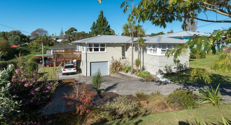  at 15 Kelwyn Road, Kelston, Waitakere City, Auckland