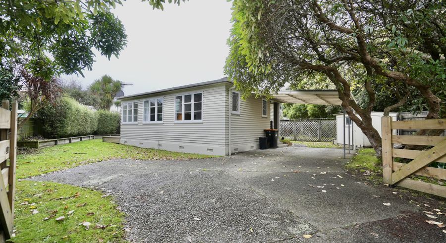  at 6 Nathan Place, West End, Palmerston North