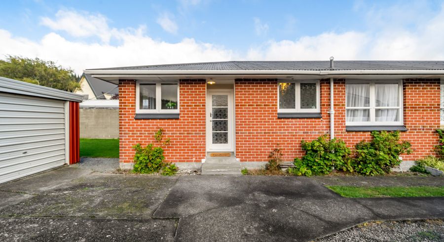  at 2/8 Oregon Drive, Maoribank, Upper Hutt, Wellington
