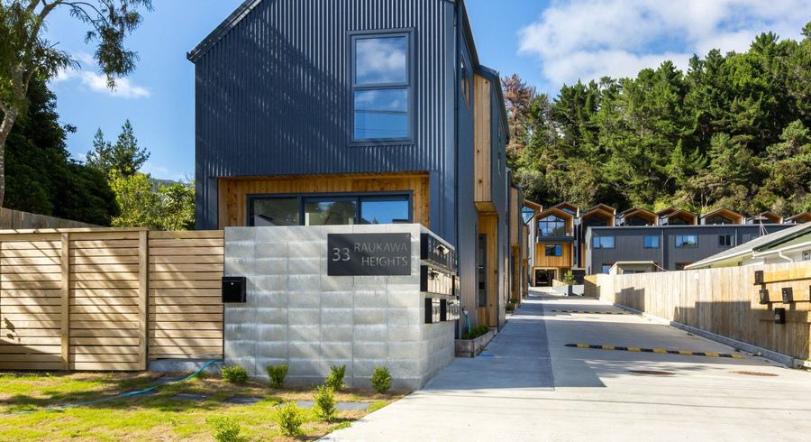  at 31/33 Raukawa Street, Stokes Valley, Lower Hutt