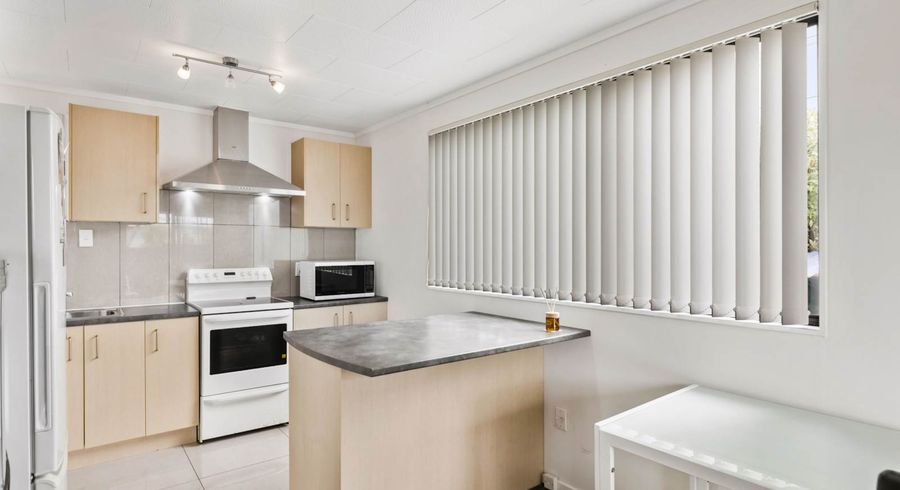  at 2/8 Christmas Road, Manurewa, Auckland