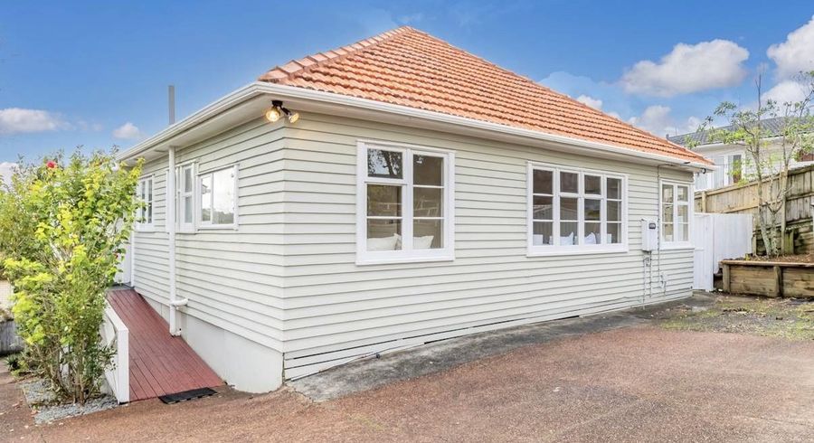  at 1/27 Rosedale Road, Pinehill, Auckland