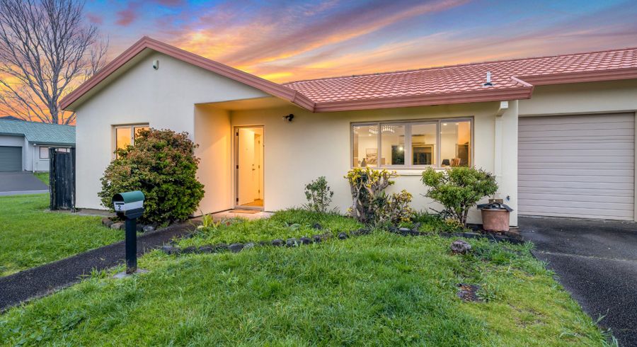  at 2 Lockington Avenue, Henderson, Auckland