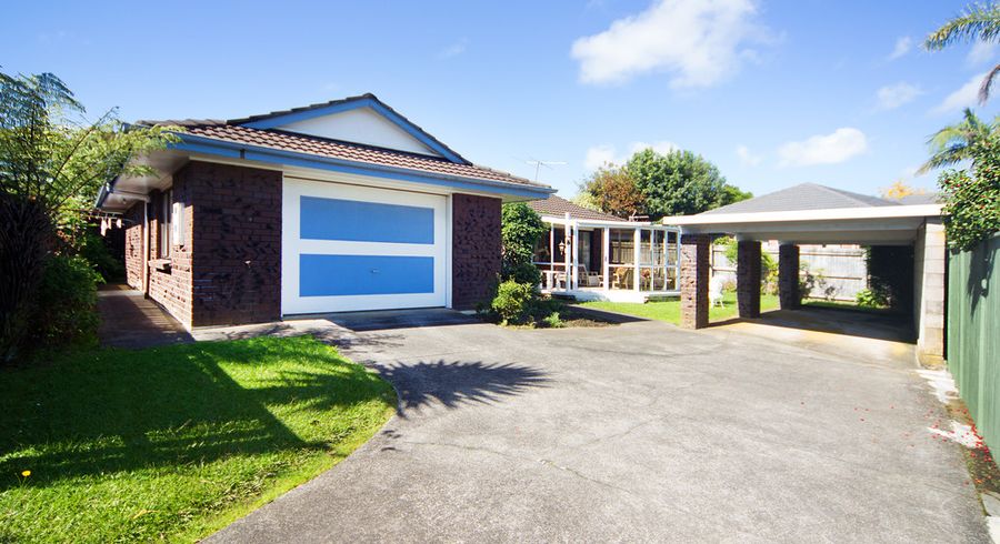  at 2/9 Raddock Place, Farm Cove, Auckland