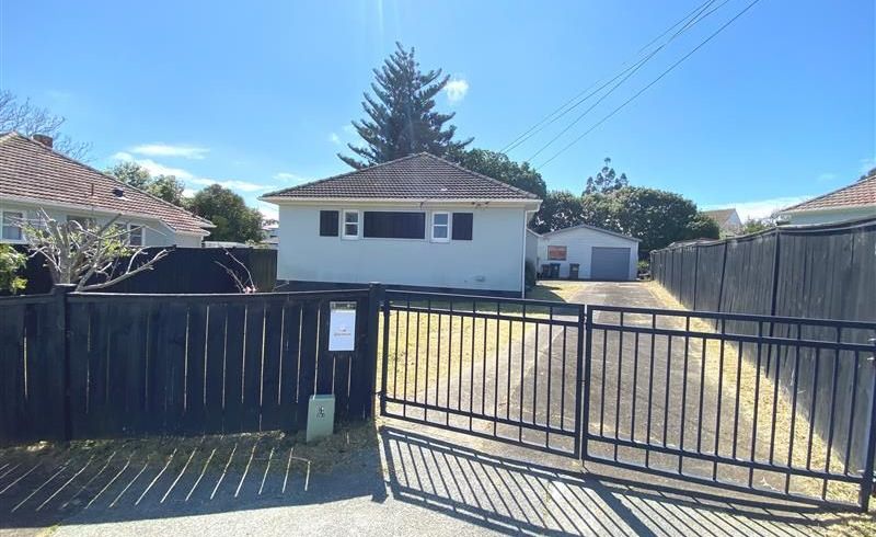  at 8 Smith Crescent, Onehunga, Auckland