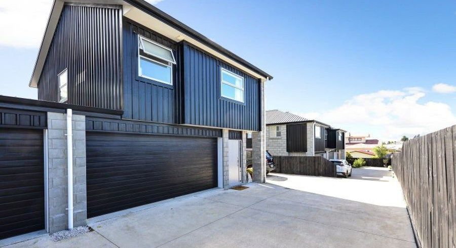  at 2/28 Garnett Avenue, Forest Lake, Hamilton, Waikato