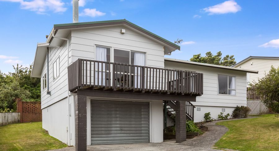  at 40 Omapere Street, Whitby, Porirua