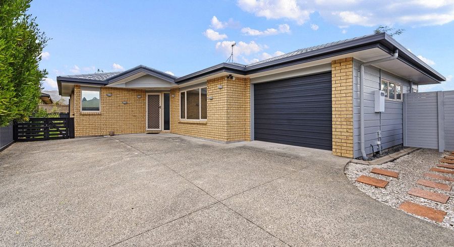  at 8 Donegal Place, Katikati