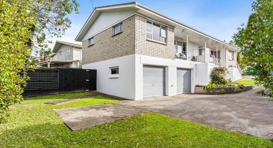  at 2/23 Taitua Drive, Te Atatu South, Waitakere City, Auckland