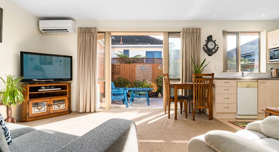  at 2/108 Yaldhurst Road, Sockburn, Christchurch