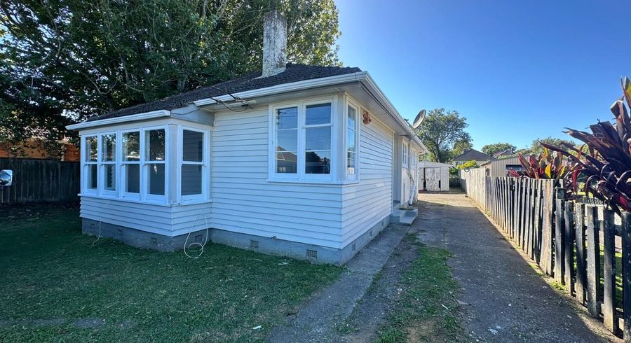  at 34 Ropata Avenue, Point England, Auckland