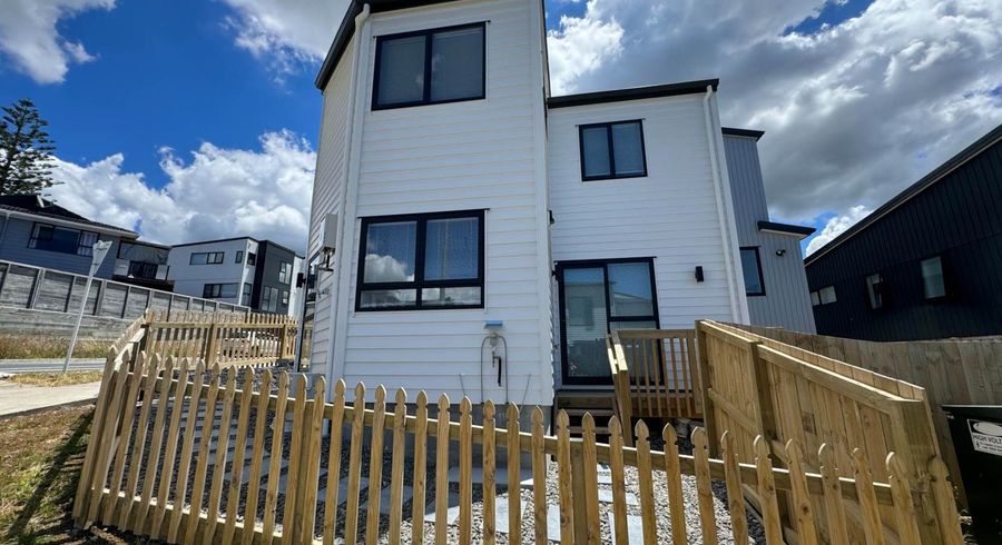  at 2A Paina Crescent, Massey, Waitakere City, Auckland