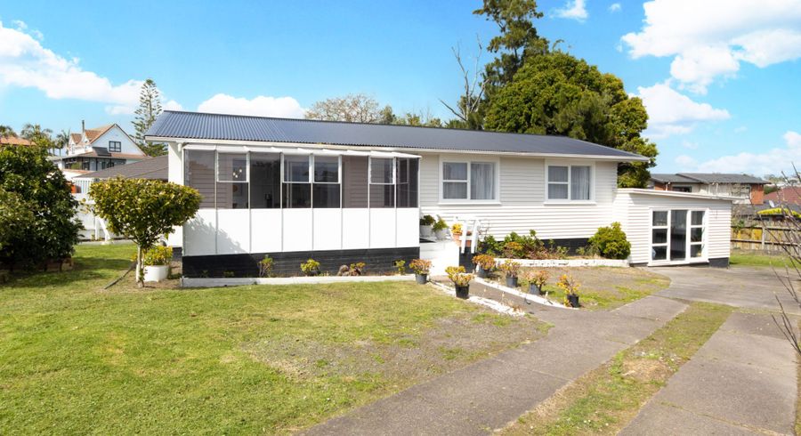  at 12 Ashbourne Place, Glendene, Waitakere City, Auckland
